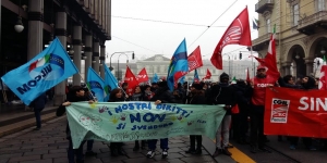 Sciopero e corteo a Torino per i lavoratori del settore telecomunicazioni