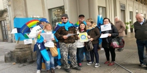 Questa mattina sciopero dei dipendenti della GDO: ecco le foto del volantinaggio in Piazza Marconi