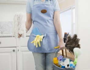 Lavoro domestico: pubblicati i minimi retributivi per colf, badanti, babysitter