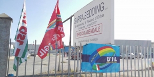 Domani presidio dei lavoratori della Sapsa Bedding davanti alla Prefettura